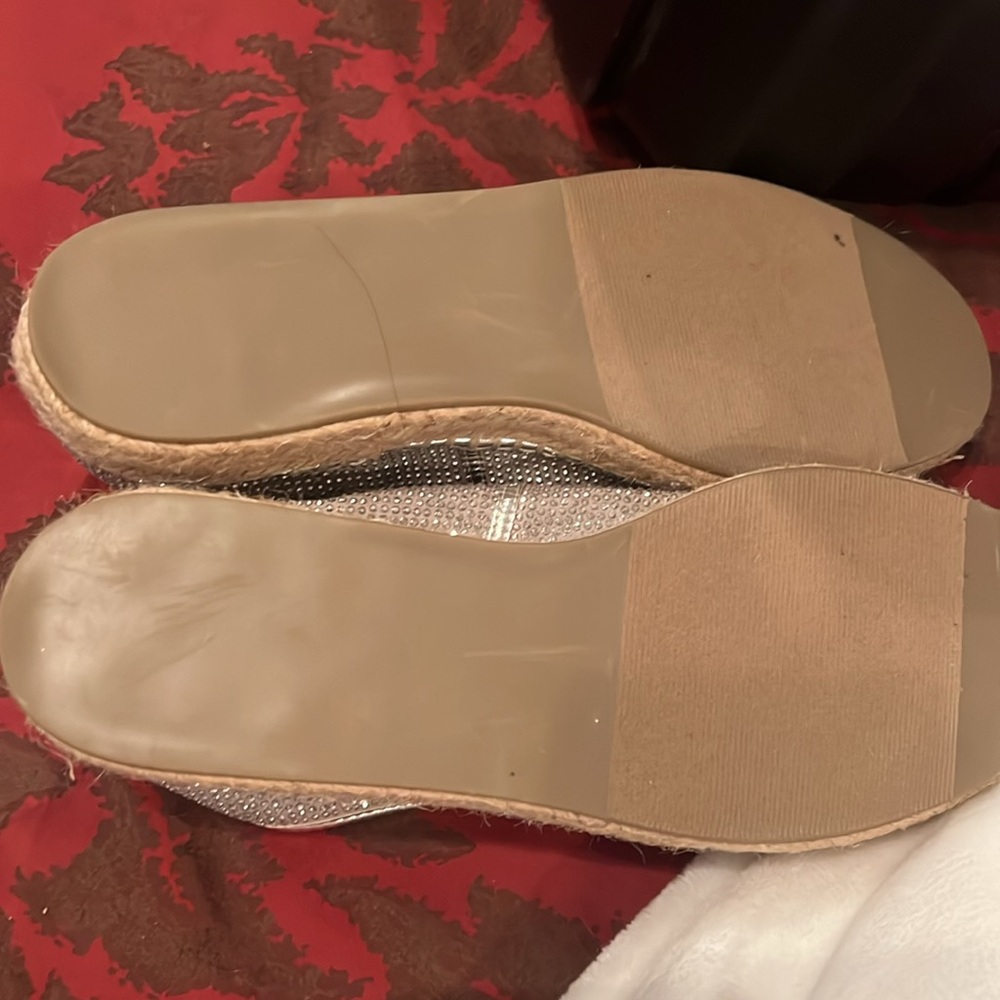 Kaari Blue silver ladies shoes NWOT never worn 8.5 M - Picture 2 of 2